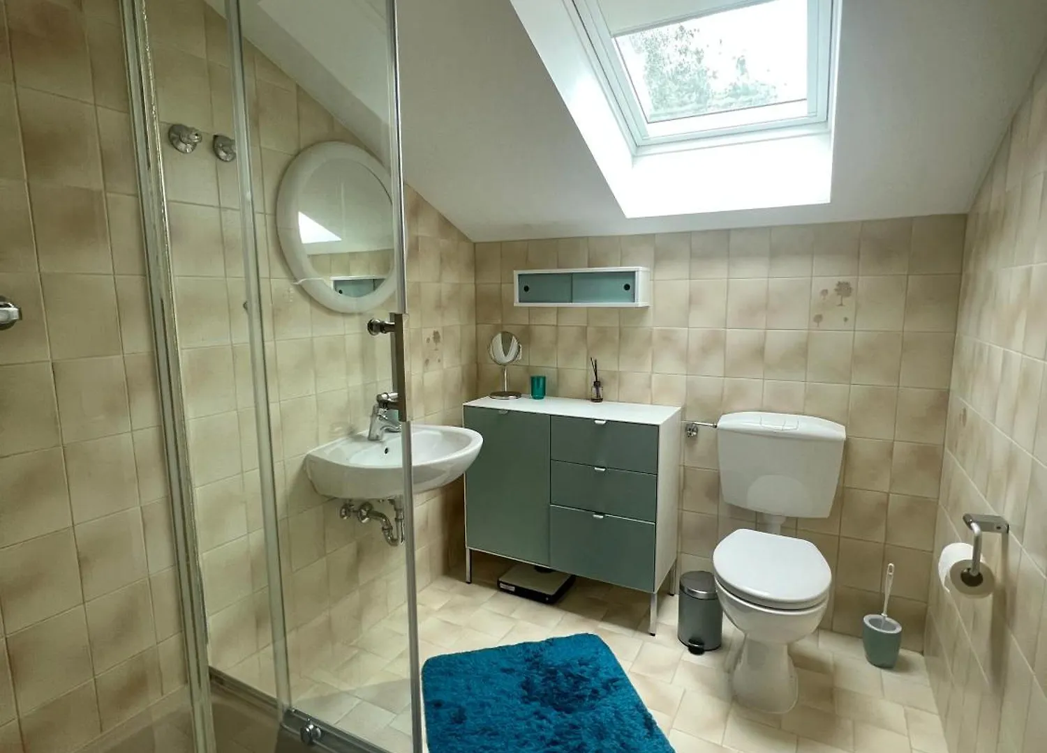 Room With A Skylight - Gemuetliches Zimmer Zwischen Muenchen Und Rosenheim 费尔德基尔兴-韦斯特拉姆 0*,  德国